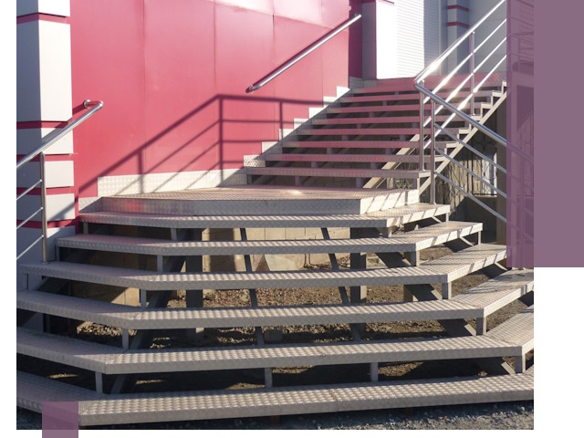 Лестницы для магазина в Абакане — изготовление и монтаж