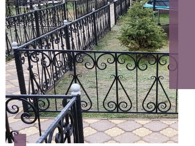 Кованые газонные ограждения под ключ в Абакане